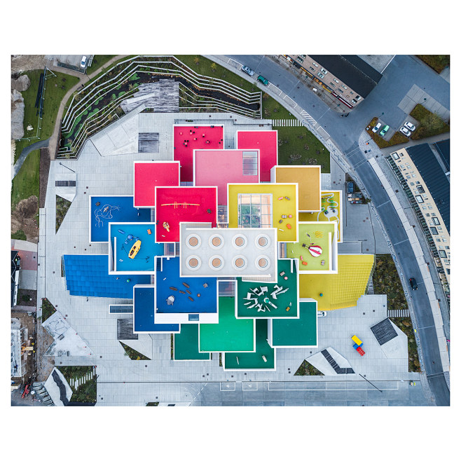 L E G O : Lego House...