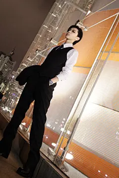 高楼之华
&lt;&gt;
[正片]    共13P    2014-05-31 14:17:42     
原作 探索者系列
角色 麻见隆一     cn:  凡一 
刘飞龙     cn:  只是一只pupu 
staff摄影：Ritsuka化妆：凡一  只是一只pupu后期：凡一协力：小 七  南 风
标签 添加标签