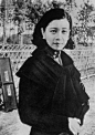 阮玲玉（1910年4月26日－1935年3月8日），原名阮凤根，学名阮玉英，原籍广东中山，生于上海。中国默片时代（1920—1930年代）最著名女演员之一。阮玲玉24岁的悲剧性早殒使她成为中国电影的一个标志。于1935年3月8日服安眠药自杀，年仅25岁。 #采集大赛#