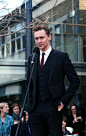 Tom Hiddleston at the opening of the 69th Dragon Christmas Charity Sale at Dragon School.December 15, 2012 Oxford. O网页链接