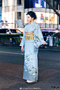 #原宿街拍# Japanese Kimono Street Style w/ Floral Kimono, Gold Obi & Sandals O网页链接 ​​​​