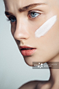 Beautiful woman with cream_创意图片