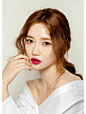 BEIGE AMPOULE GLOTINT #134 WHOES RED by 츄(chuu) : 입술에 터지는 수분을 체험해보세요. 성경언니의 인생 아이템으로 인스타에 매일 도배되는 앰플글로틴트 :D 이렇게 만들수있는건 베이지코스메틱 밖에 없어요!!                         실제 색상과