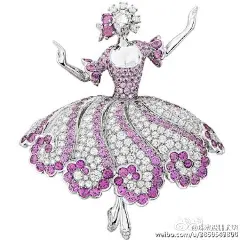  Van Cleef &amp; Arpel是具有百年历史的珠宝品牌，以其独树一帜的设计理念和其精湛的工艺赢得了世界的赞誉。它浸染了巴黎的艺术气息，紧随自然的韵律，应和一颗颗渴望 飞扬的心，在珠宝的殿堂中，演绎着和谐轻盈之美