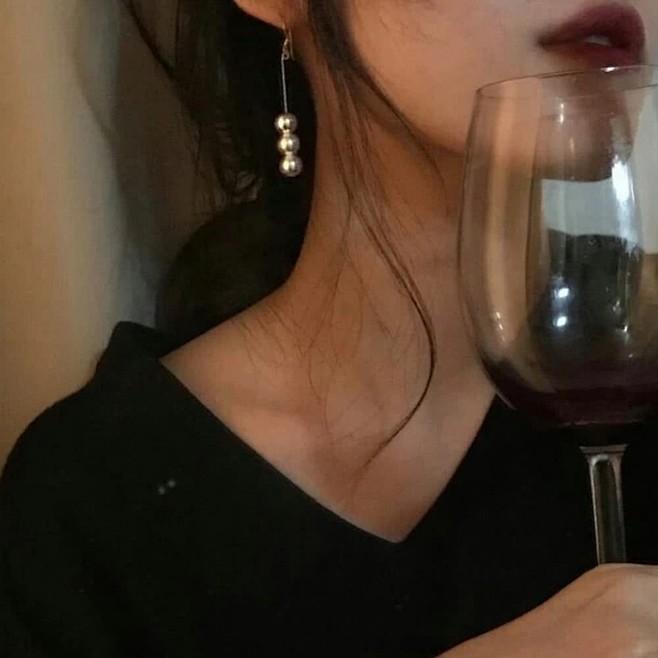除了你和我 
一定也有人曾在人间停留