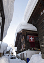 瑞士村庄屋顶堆满积雪宛如童话世界_高清图集_新浪网