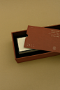 Cherish Box and Wedding Invitation Pack 手提婚禮伴手禮盒與請帖組 : A bespoke wedding cherish box and invitation pack design for Arthur & Anna, featuring a ribbon handle design with the gift box for the guests to carry.