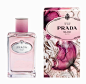 #女人味# #香水#普拉达 (Prada) 推出2011新款Infusion de Rose香水，从名字就知道它的香味与玫瑰花密切相关。普拉达 (Prada) Infusion de Rose香水搭配保加利亚和土耳其玫瑰作为香水的主香调，从包装到味道都浪漫到不行，而且外盒的包装是华裔设计师illustrator的作品。