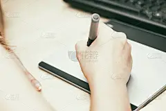 设计师画的复古女性手的形象