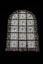 教堂彩色琉璃窗。摄于法国Le Puy en Velay的大教堂(La Cathï¿½drale)，该教堂被列为国际教科文组织世界遗产。