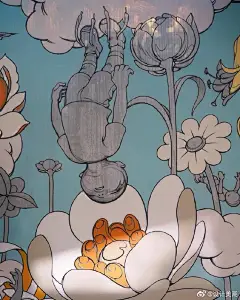  # 插画美学 #  James Jean
                       晚安
                       
                       在这林中，仙女的脚环在繁星满
                       天的静夜里丁当地响着。
                       只要遇见一个人，
                       我便要问他：“谁能告诉我偷睡眠者住 ​​​​...展开全文c
