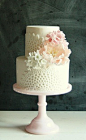 lace detail wedding cake