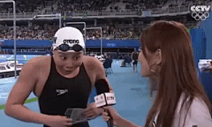 【收藏！傅园慧的高萌表情包！】据央视，在女子100仰半决赛中获得第三，成功晋级决赛的中国选手傅园慧，不仅贡献了精彩的比赛、优秀的成绩，还贡献了一波表情包，戳动图感受洪荒之力吧