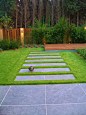 Horizontal pavers walkway - modern and clean: 