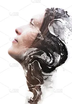 绘画，手绘水墨画结合了一个平静的黑发女人的肖像，尽管她的内心世界水的不安的本质