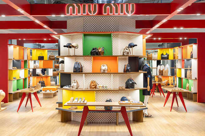 LOEWE “Crafted World...