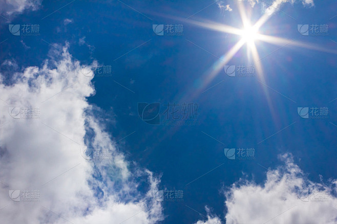 强烈的阳光和天空