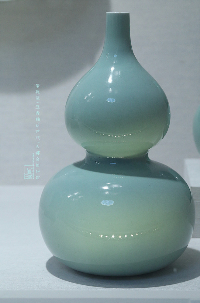 中国瓷器大都会博物馆清乾隆豆青釉葫芦瓶（对） ​​​​