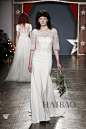 海报时尚网带你走进2018春夏婚纱周：珍妮·帕克汉 (Jenny Packham)2018春夏婚纱，旧时光里的复古风韵