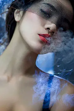 非主流吸烟性感美女手机壁纸