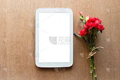 用玫瑰写在小黑板上的祝词母亲节快乐