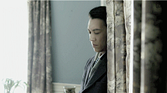 #靳东##有一种大哥叫明楼# 大哥一出手，就知有没有！！无敌侧颜，帅裂苍穹！！！风衣+长枪=大写的苏！！！！【4张壁纸1920*1080,5张GIF图】