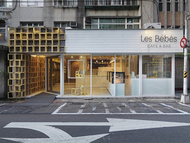 Les Bébés咖啡厅与酒吧空间设计