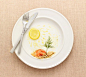 摄影师 Alexander Crispin 在盘子上利用食物弄出的景观。是不是很有趣味而且很有创意呢？
