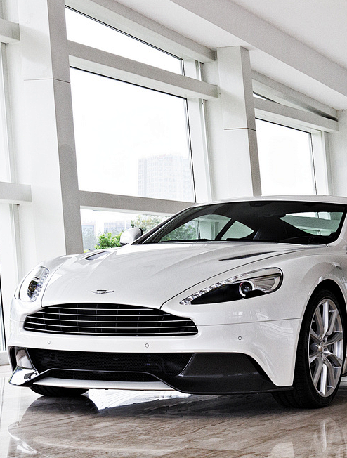 Aston Martin Vanquis...