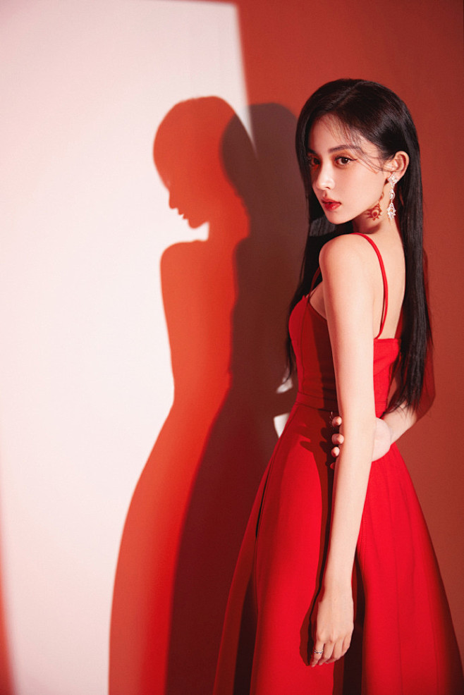 古力娜扎
#娜扎说先看看美女吧# ​​​...
