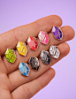 Those Zelda inspired gems can be used anywhere and are sure to get the conversation going! Buy one or the set of 5 different colors at a discounted price ! Collect them all to add some flair to your jacket or bag <3- Size: 15mm - Sold as a set of 5 or 