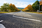 花瓣素材_英国的道路两旁是秋天的树木_134770602