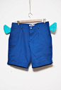 Triple-Major 鱼鳍帆布短裤，整体为帆布材质，鱼鳍为充棉打褶，使其更加立体。个性十足。 售价:580元