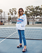 Tommy Hilfiger 在 Instagram 上发布：“@littleblackboots mixes #TommyJeans with #TommyXGigi for the perfect summer style. How are you wearing your favorite styles this summer?…” : 84.3K 次赞、 187 条评论 - Tommy Hilfiger (@tommyhilfiger) 在 Instagram 发布：“@littleblackbo