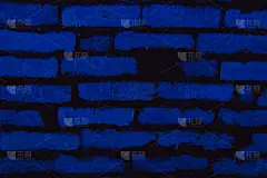 背景，砖块在蓝色霓虹灯下闪闪发光