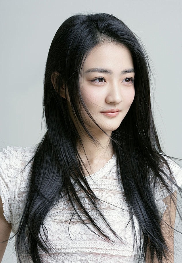 徐璐毕业于中国人民解放军艺术学院2010年在新红楼梦中饰演薛宝琴这部