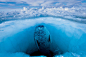 生态摄影：“终极曝光”摄影展

加拿大努纳武特地区，一头北极熊畅游兰开斯特海峡水下，冰冷的海水映出它的倒影。

加拿大北部努纳武特地区的阿德默勒尔蒂湾，一头环斑海豹浮上水面呼吸。照片出自摄影师保罗·尼克伦之手，为了拍摄海豹，他来到北极，与当地因纽特人生活在一起，拍摄时潜到海冰下方。有一次，一头豹海豹曾用死企鹅“招待”这位勇敢的摄影师。

印度贾巴尔普尔班达格国家公园，一只腾空而起的老虎被永远定格在镜头中。摄影师迈克尔·尼科尔斯表示，第一次拍到野生老虎时，他的手抖得非常厉害，连照相机都拿不稳。能够拍到这样一