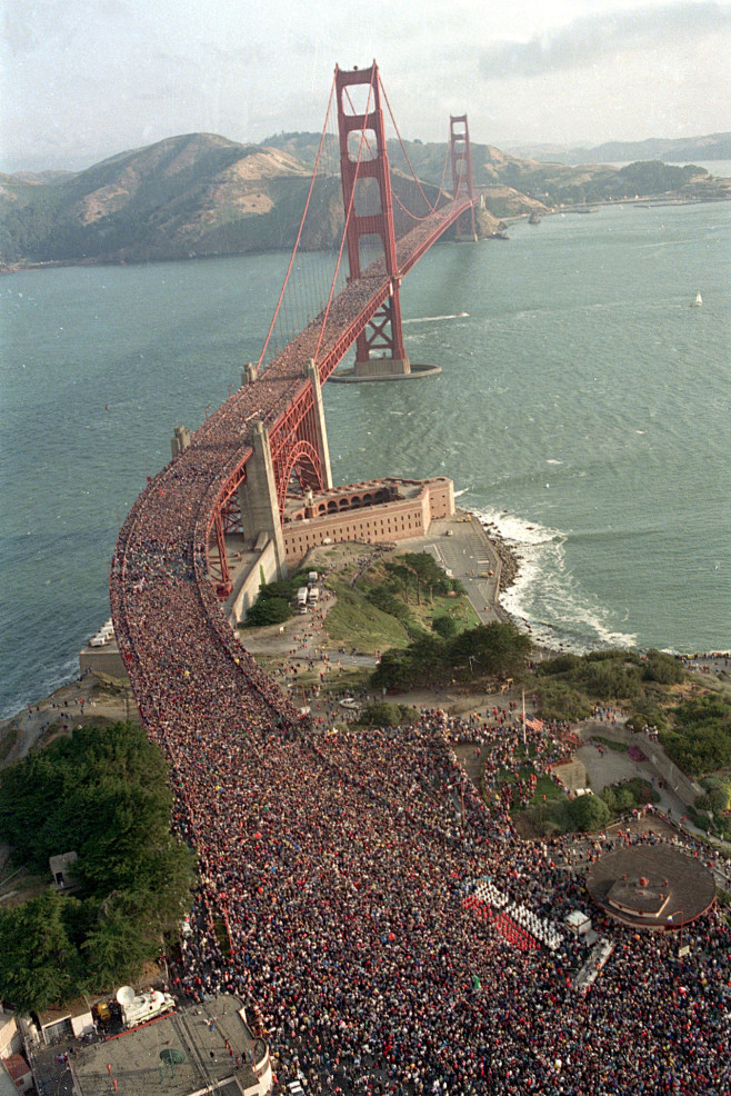 1987年5月24日，美国旧金山金门大桥...
