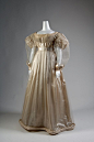 #19th-Century Fashion# 
1827~1835
浪漫主义时期的薄纱羊腿袖 ♥
