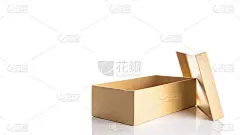 移动箱子孤立。棕色的纸板箱或纸板箱包装运输在白色的背景。使用剪切路径手工制作纸张对象。
