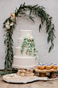 Wedding cake with greenery | Bemind Fotografie