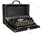 旧的，古董的，老式的，手提式打字机在一个打开的皮箱里。