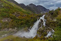 徒步前往挪威维斯兰约斯达尔布林国家公园的约斯达尔布林(Briksdalsbreen, Briksda
