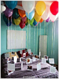 弄点氢气球 在下面绑上照片 可以当生日event