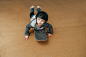 可爱的小男孩躺在滑板上，抬头看着摄像机照片摄影图片_ID:397788189-Veer图库