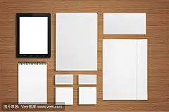 空白文具设置在木制背景。
Blank Stationery set on wooden background.