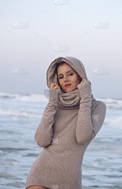 女人,青年人,毛衣,自然美,垂直画幅,寒冷,秋天,衣服,时尚,夏天