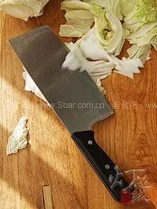 如何做鱿鱼豆腐炖白菜的做法（海鲜家常菜）