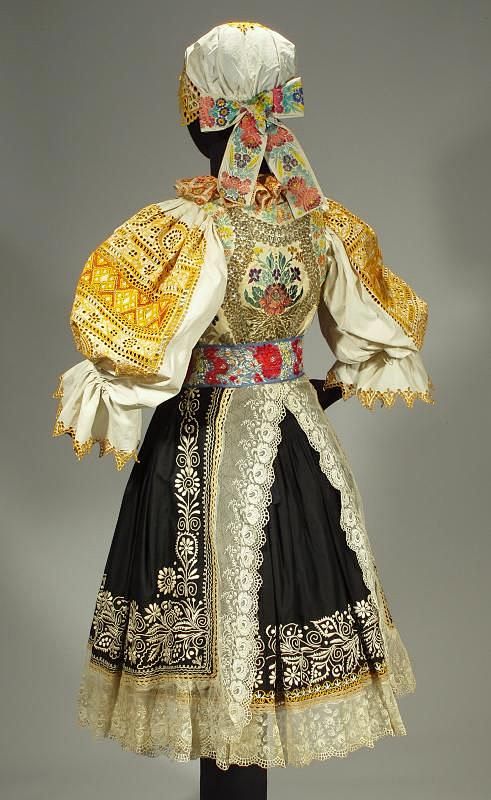 服装捷克传统民族服装也是这次彩窗款的款式参考画板等等放评论