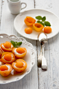 甜食,汤匙,盘子,杯,木制_145792127_Apricots with drop of sweet mascarpone_创意图片_Getty Images China